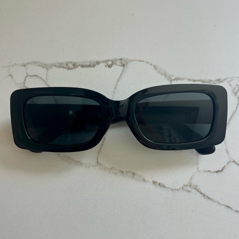 Chic Black Rectangular Sunglasses - image 1